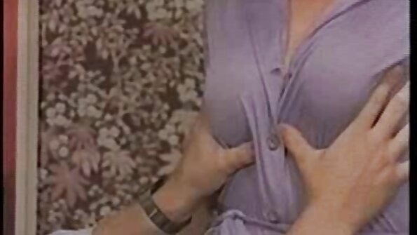 कैरोलिना स्वीट्स जुनून सेक्सी पिक्चर फुल मूवी और वासना के साथ डार्क पीकर परोसता है